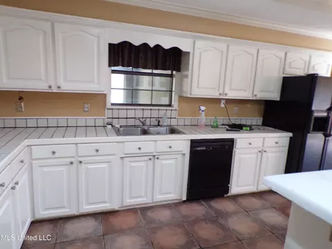 Kitchen - 1513 Old Hwy 80, Forest, MS 39074 photo 8 of 8