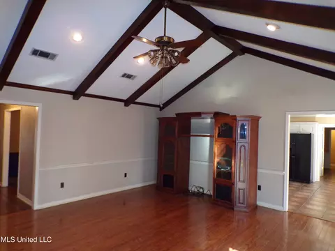 Living - 1513 Old Hwy 80, Forest, MS 39074 photo 5 of 6