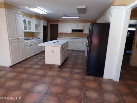 Kitchen - 1513 Old Hwy 80, Forest, MS 39074 photo 4 of 8