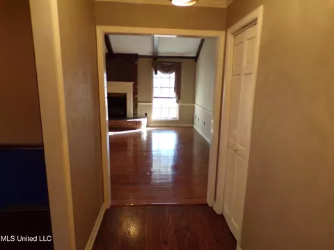 Entry Way - 1513 Old Hwy 80, Forest, MS 39074 photo 2 of 4