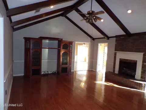 Living - 1513 Old Hwy 80, Forest, MS 39074 photo 3 of 6