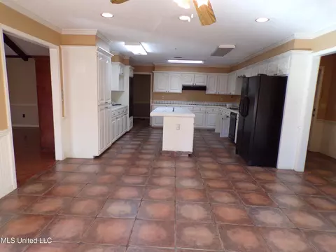 Kitchen - 1513 Old Hwy 80, Forest, MS 39074 photo 5 of 8