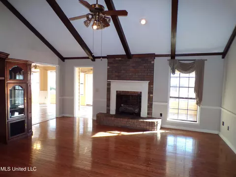 Living - 1513 Old Hwy 80, Forest, MS 39074 photo 4 of 6