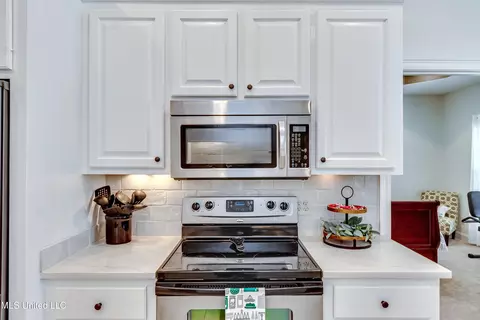 Kitchen - 607 Tucker Xing, Brandon, MS 39042 photo 6 of 7