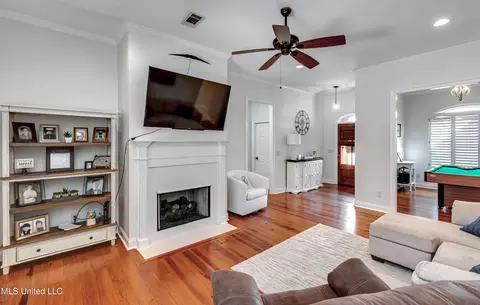 Living - 607 Tucker Xing, Brandon, MS 39042 photo 1 of 2