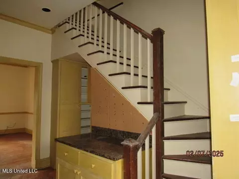 Entry Way - 1040 Carlisle St, Jackson, MS 39202 photo 2 of 3