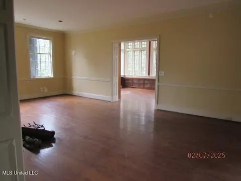 Living - 1040 Carlisle St, Jackson, MS 39202 photo 1 of 4