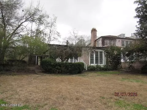 Exterior - 1040 Carlisle St, Jackson, MS 39202 photo 3 of 4