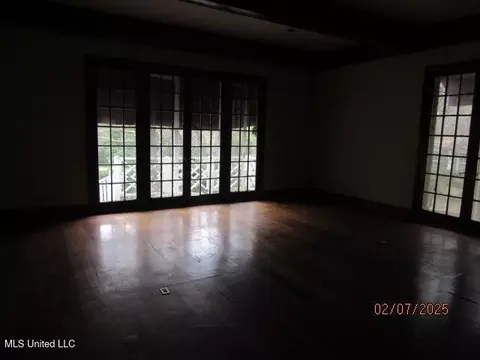 Living - 1040 Carlisle St, Jackson, MS 39202 photo 4 of 4