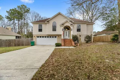 1912 Winwood Dr, Gautier, MS 39553