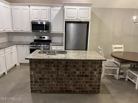 132 Chartleigh Cir, Canton, MS 39046 photo 2