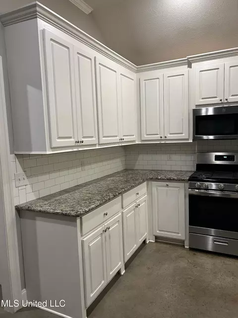 132 Chartleigh Cir, Canton, MS 39046 photo 6