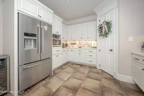 Kitchen - 12025 Saracennia Rd, Moss Point, MS 39562 photo 6 of 12