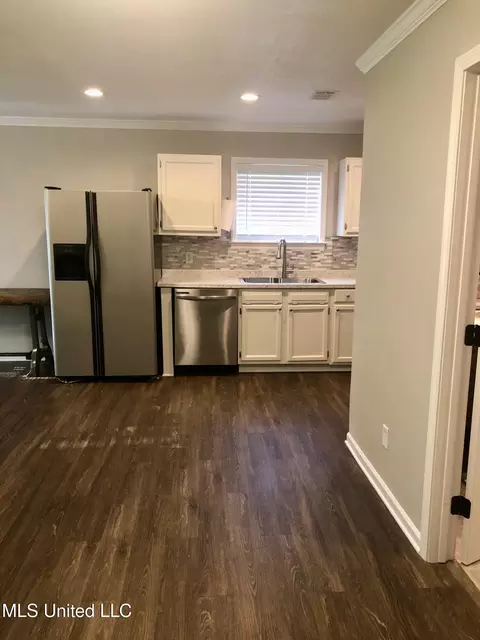 Kitchen - 12025 Saracennia Rd, Moss Point, MS 39562 photo 12 of 12