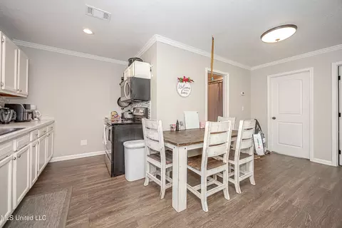 Dining - 12025 Saracennia Rd, Moss Point, MS 39562 photo 3 of 3