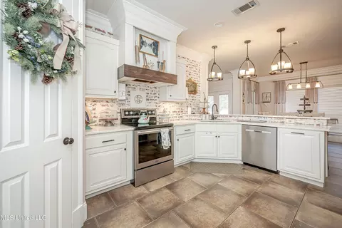 Kitchen - 12025 Saracennia Rd, Moss Point, MS 39562 photo 8 of 12