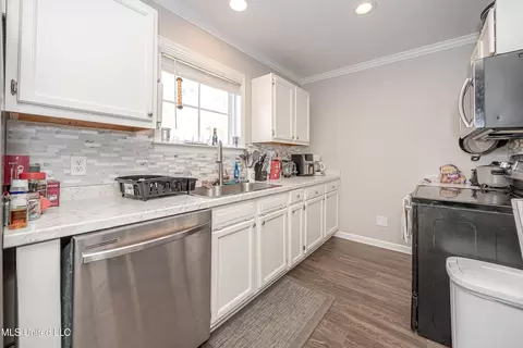 Kitchen - 12025 Saracennia Rd, Moss Point, MS 39562 photo 9 of 12