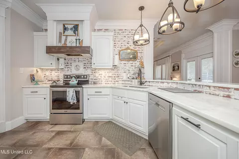 Kitchen - 12025 Saracennia Rd, Moss Point, MS 39562 photo 4 of 12
