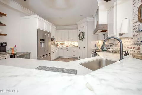 Kitchen - 12025 Saracennia Rd, Moss Point, MS 39562 photo 3 of 12