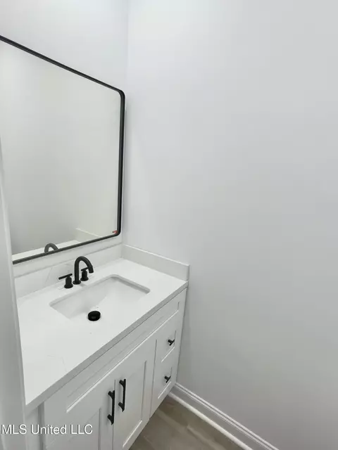 Bath - 627 Deason Dr, Picayune, MS 39466 photo 5 of 5