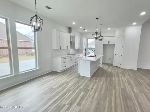 Kitchen - 627 Deason Dr, Picayune, MS 39466 photo 2 of 3