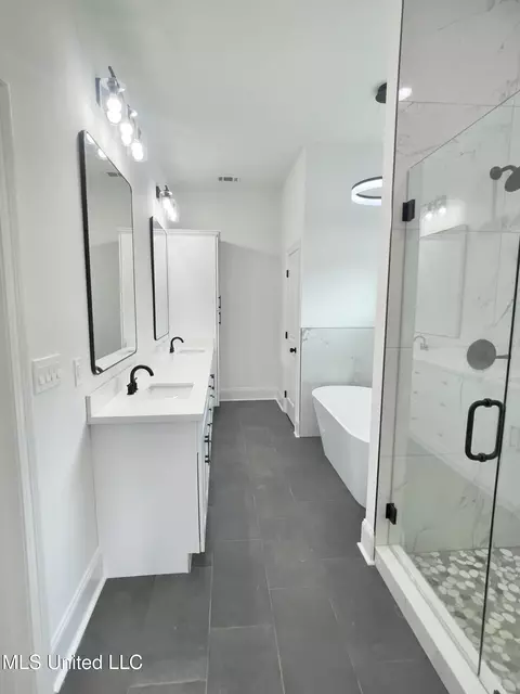 Bath - 627 Deason Dr, Picayune, MS 39466 photo 1 of 5