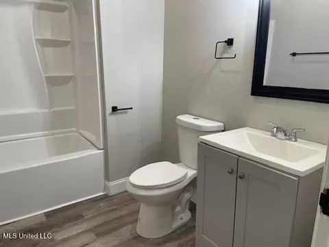 Bath - 4040 W Pine St, Moss Point, MS 39563 photo 1 of 2