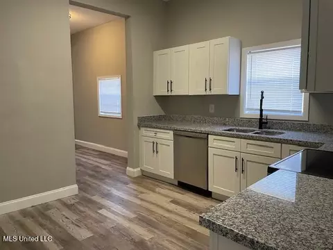 Kitchen - 4040 W Pine St, Moss Point, MS 39563 photo 2 of 3