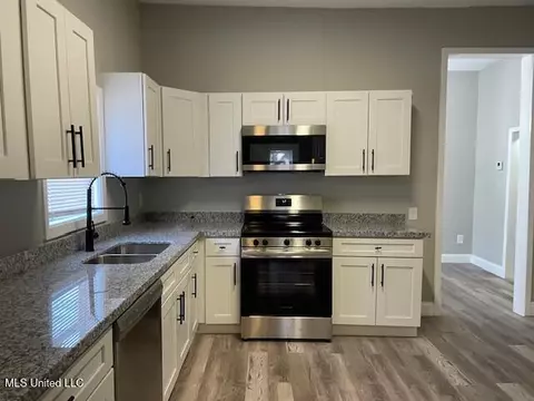 Kitchen - 4040 W Pine St, Moss Point, MS 39563 photo 1 of 3