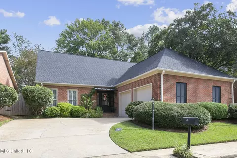 62 Robinwood Pl, Jackson, MS 39211