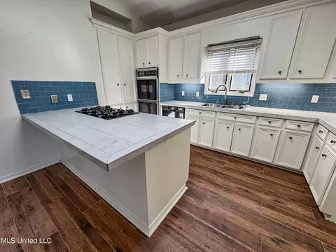 Kitchen - 149 Belle Pointe Cir, Madison, MS 39110 photo 4 of 7