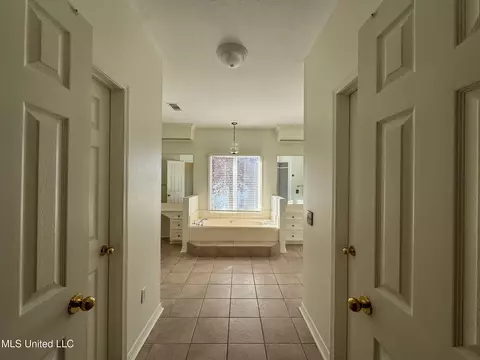 Entry Way - 149 Belle Pointe Cir, Madison, MS 39110 photo 3 of 7