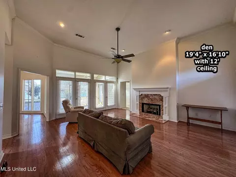 Living - 149 Belle Pointe Cir, Madison, MS 39110 photo 2 of 13