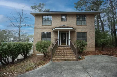 816 E Lakeshore Dr, Carriere, MS 39426