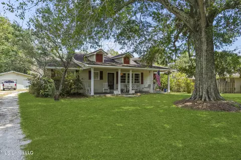 5402 Hyland Dr, Pascagoula, MS 39567