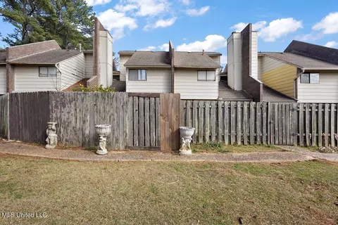 1255 E County Line Rd #C-4, Jackson, MS 39211