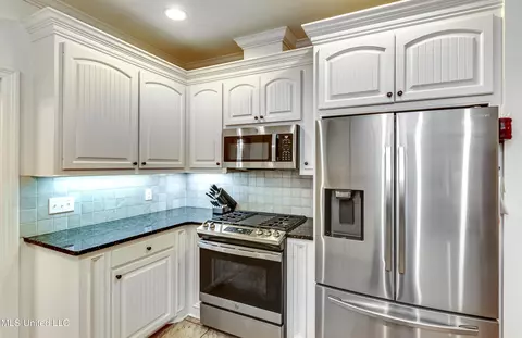 Kitchen - 151 Covey Run, Madison, MS 39110 photo 4 of 8