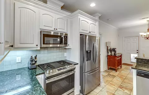 Kitchen - 151 Covey Run, Madison, MS 39110 photo 8 of 8