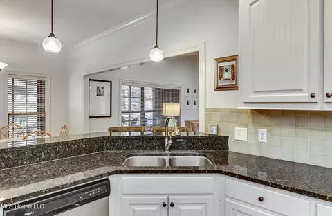 Kitchen - 151 Covey Run, Madison, MS 39110 photo 6 of 8