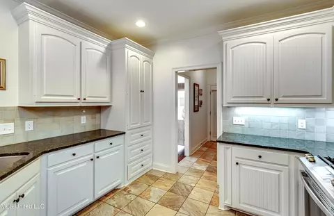 Kitchen - 151 Covey Run, Madison, MS 39110 photo 3 of 8