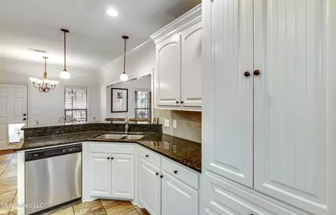 Kitchen - 151 Covey Run, Madison, MS 39110 photo 7 of 8