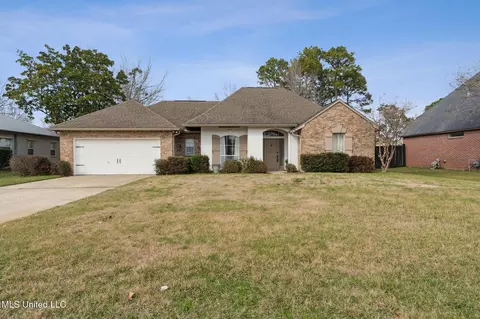2254 N Country Club Ln, Biloxi, MS 39532