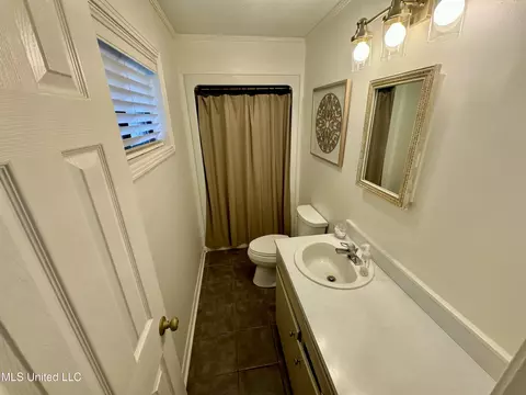 Bath - 304 Early Ewing St, Benoit, MS 38725 photo 1 of 1