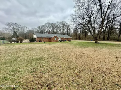 Exterior - 304 Early Ewing St, Benoit, MS 38725 photo 5 of 8
