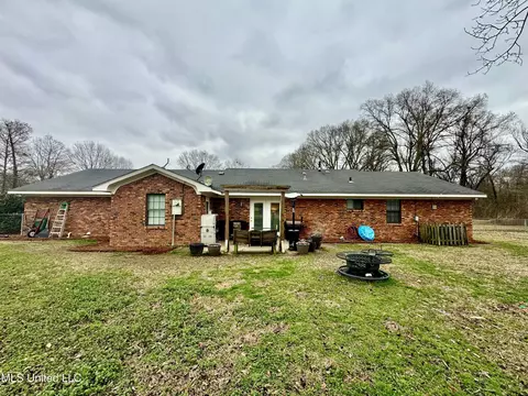 Exterior - 304 Early Ewing St, Benoit, MS 38725 photo 2 of 8