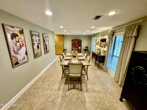 Dining - 304 Early Ewing St, Benoit, MS 38725 photo 2 of 2