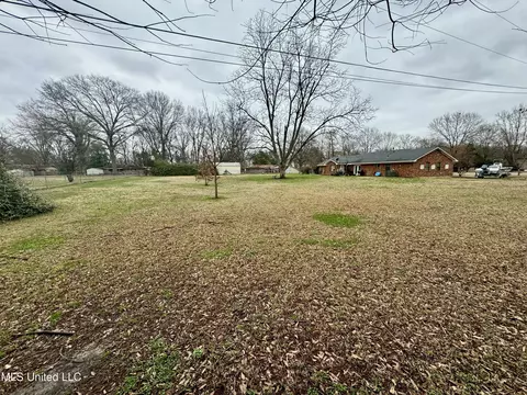 Exterior - 304 Early Ewing St, Benoit, MS 38725 photo 7 of 8
