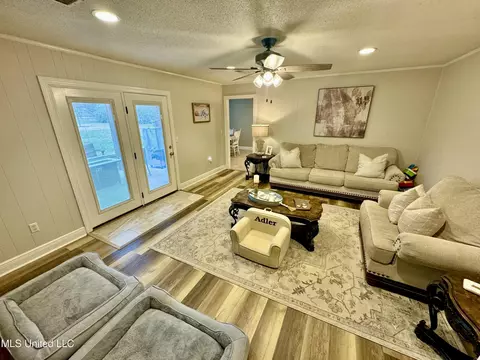 Living - 304 Early Ewing St, Benoit, MS 38725 photo 1 of 2