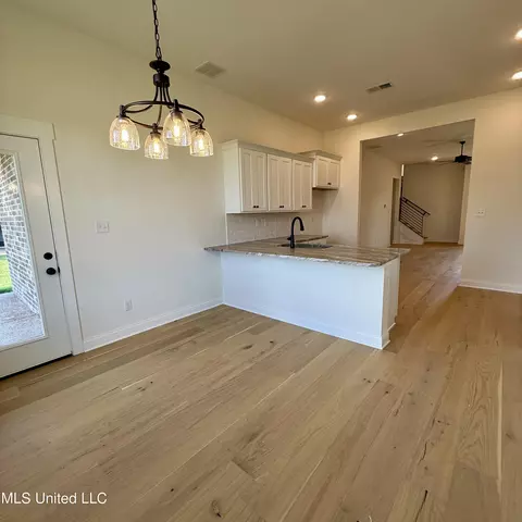 Dining - 784 Coahoma Ct, Nesbit, MS 38651 photo 2 of 2