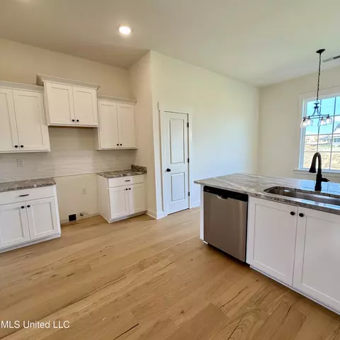 Kitchen - 784 Coahoma Ct, Nesbit, MS 38651 photo 4 of 4